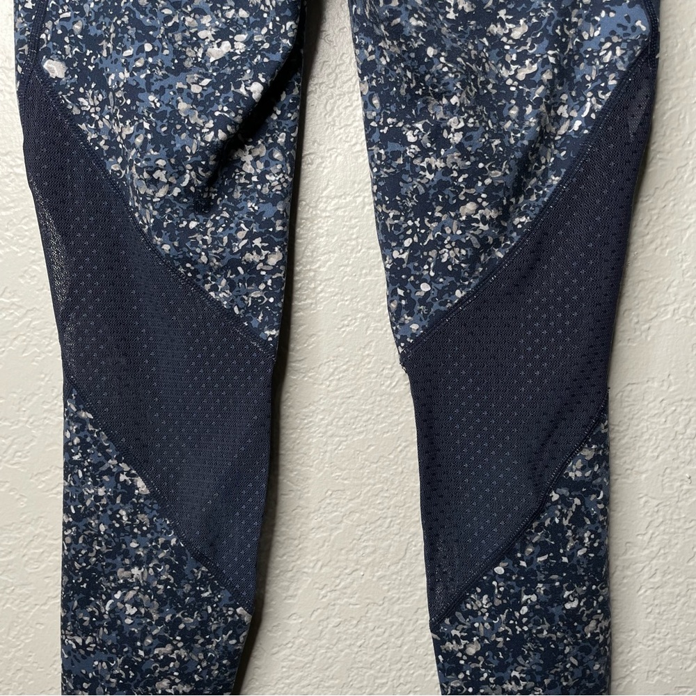 Athleta Sandstone Salutation 7/8 Tight Navy Leggings Pattern Mesh Details - Picture 9 of 13